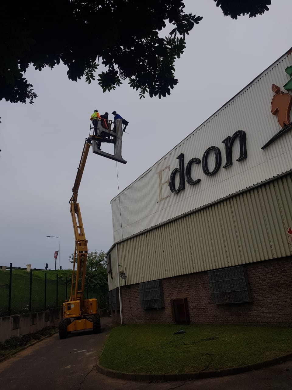 8e0c19c6-0247-47f8-b2a5-1cb1975e2c08